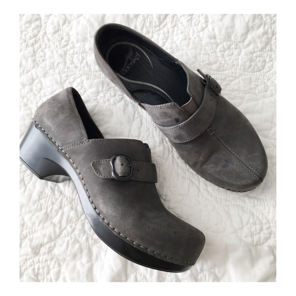 Dansko slip on Clogs • Suede • Buckle • Gray